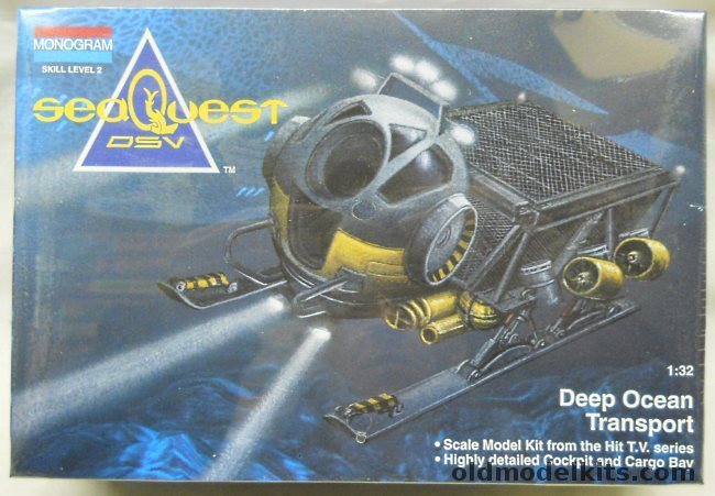 Monogram 1/32 SeaQuest Deep Ocean Transport from the TV Series, 3601 plastic model kit